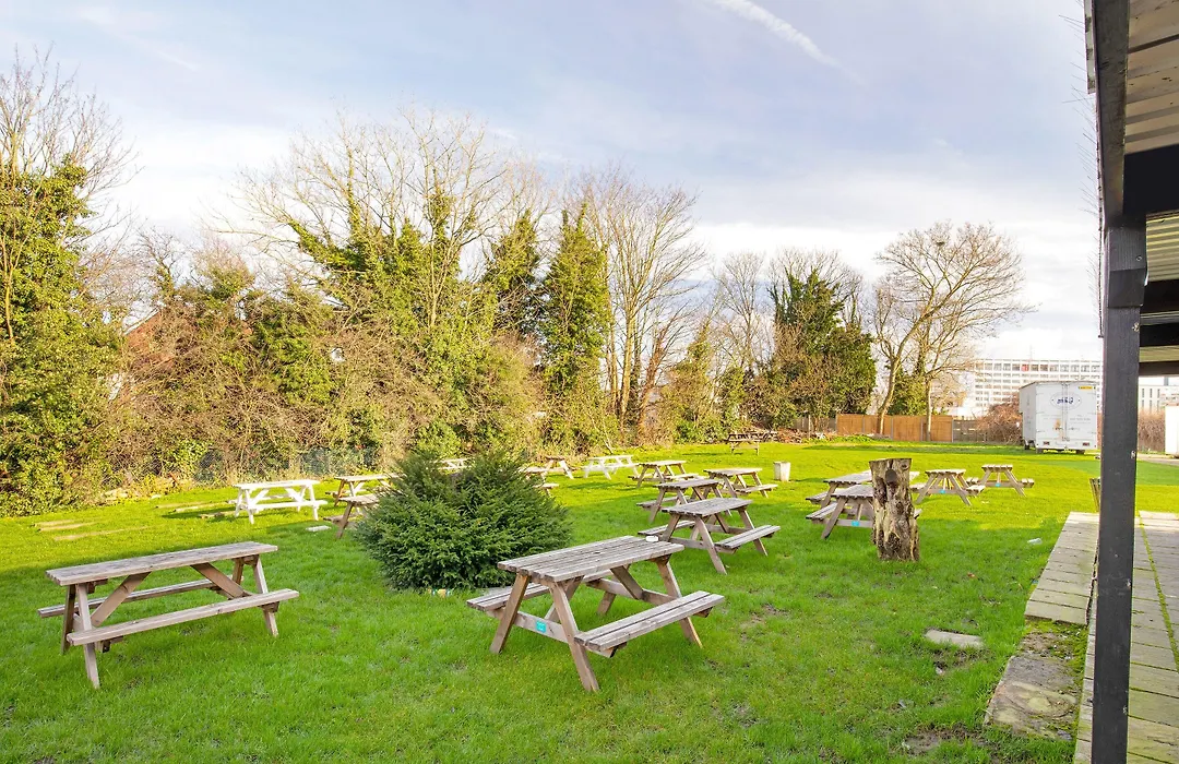 The Green Man Pub And Hotel By Oyo-1